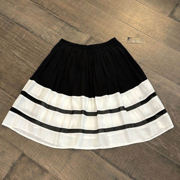 NWT NICOLE MILLER SKIRT SIZE 6 - Picture 2 of 16